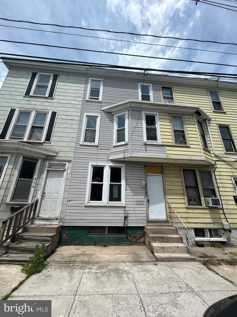 381 King Street E photo 1