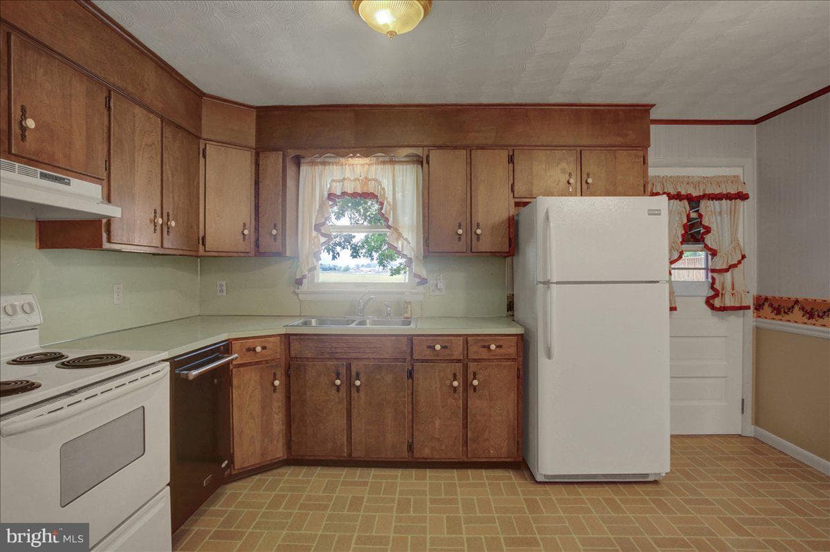 1355 Siloam Road photo 10