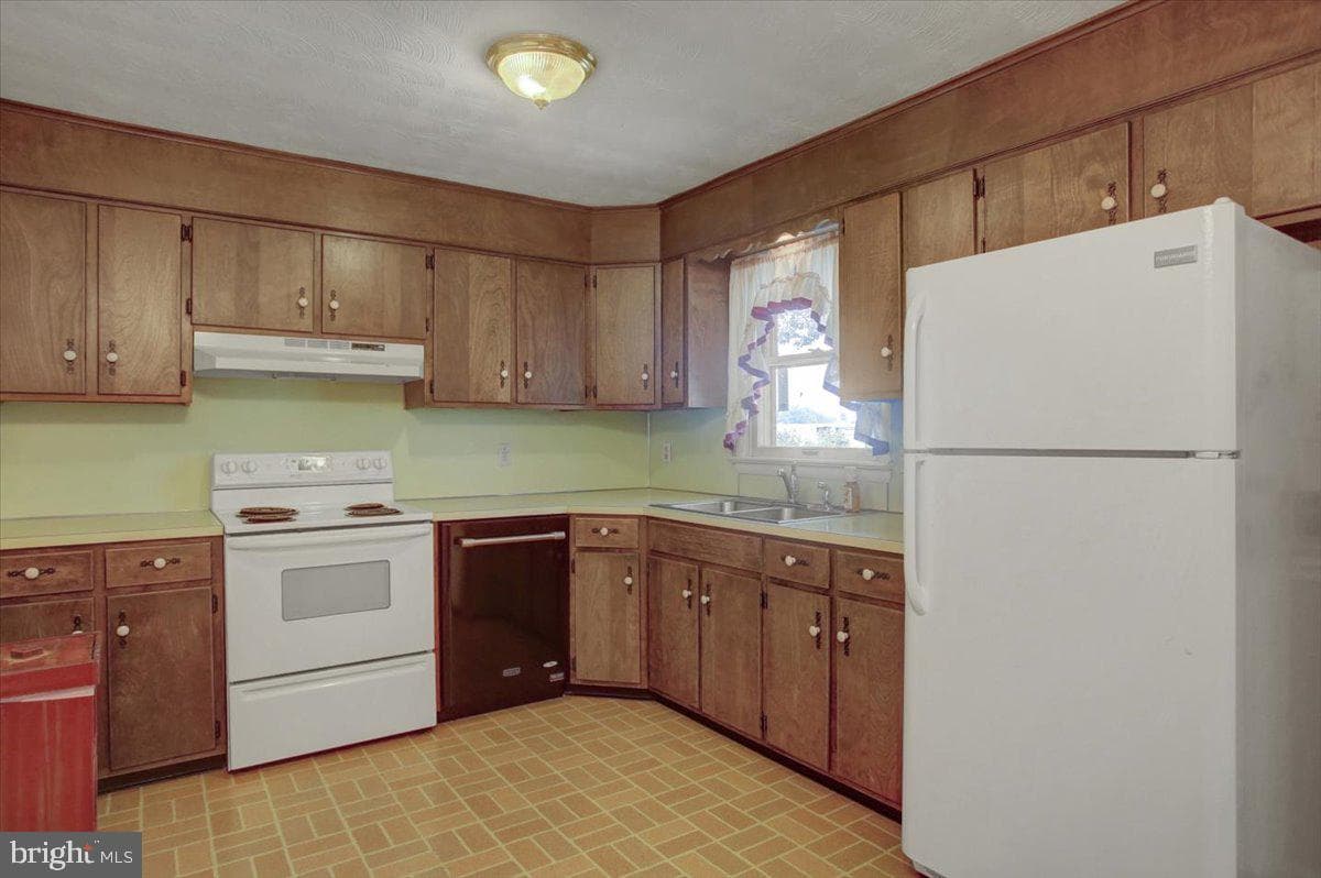 1355 Siloam Road photo 9