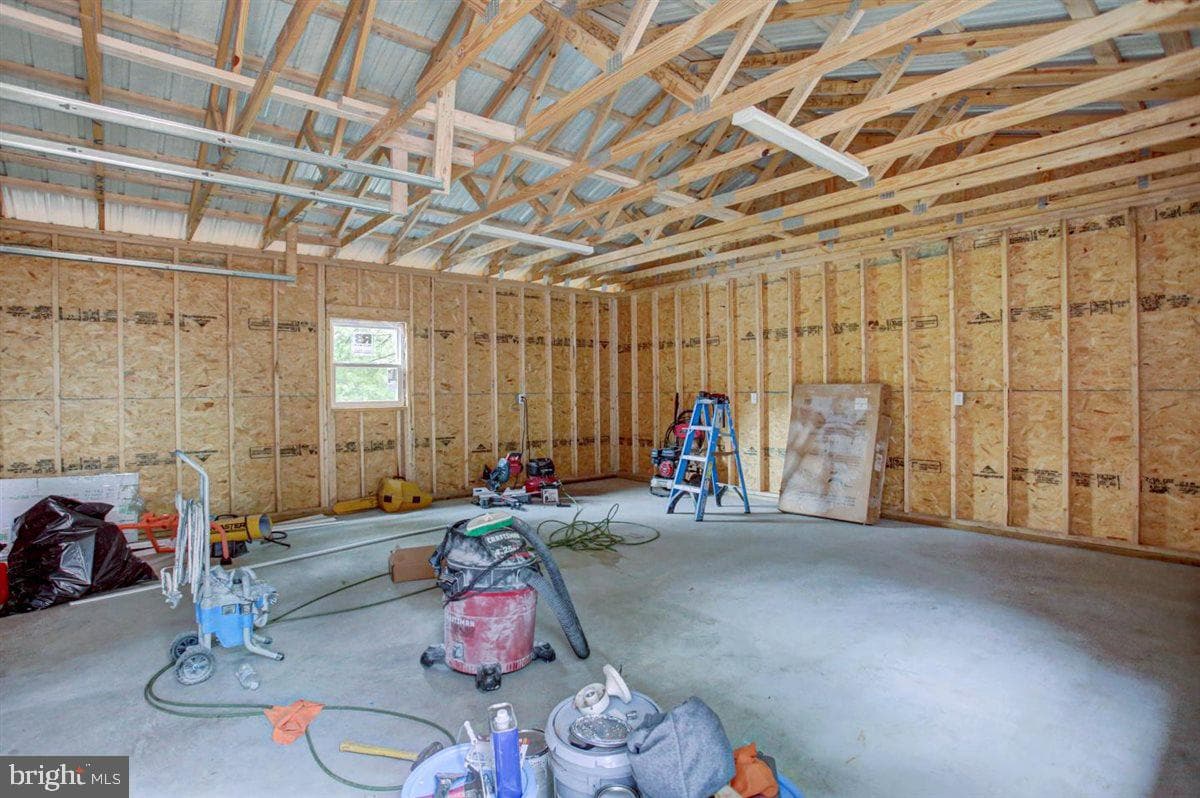 8179 Lincoln Way East photo 32