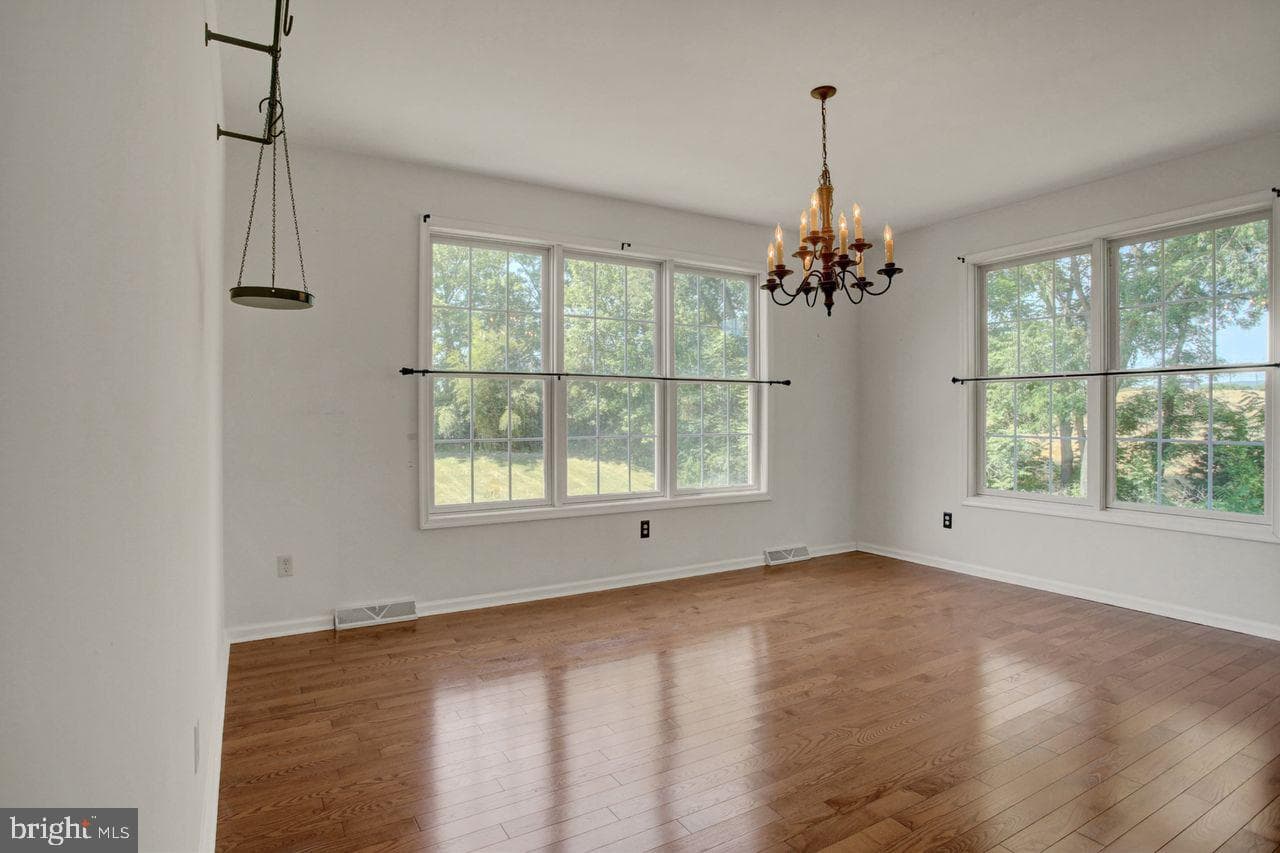 8333 Buchanan Trail W photo 11