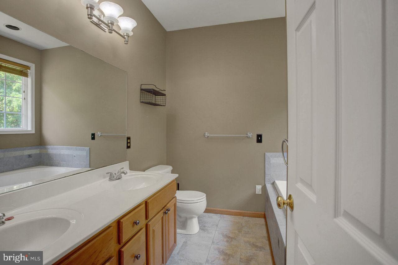 8333 Buchanan Trail W photo 29