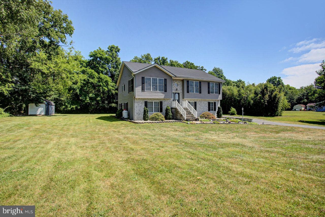 8333 Buchanan Trail W photo 4