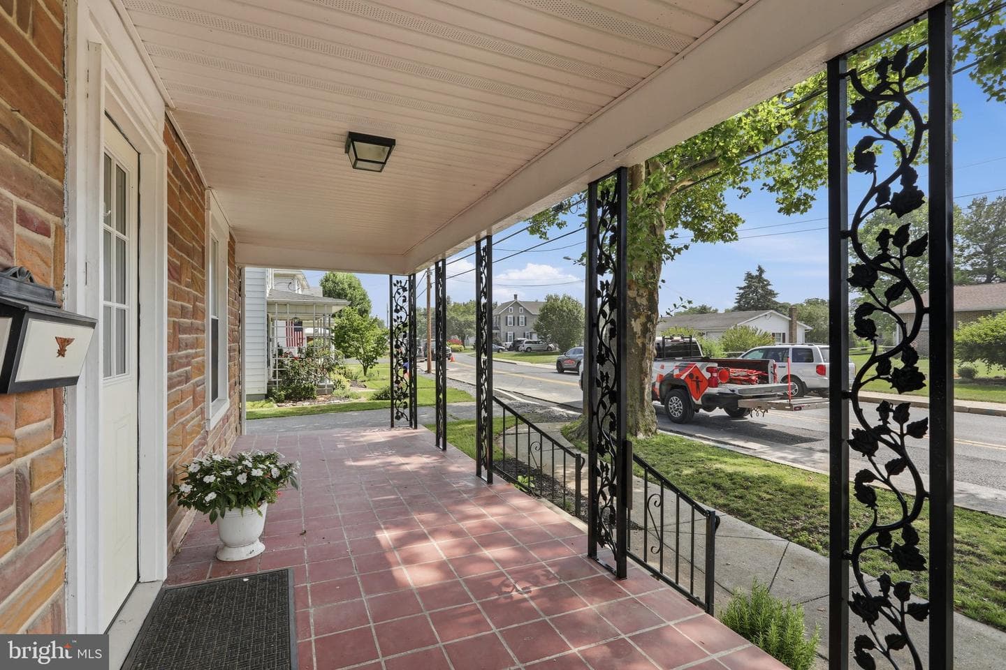 552 N Allison St photo 6