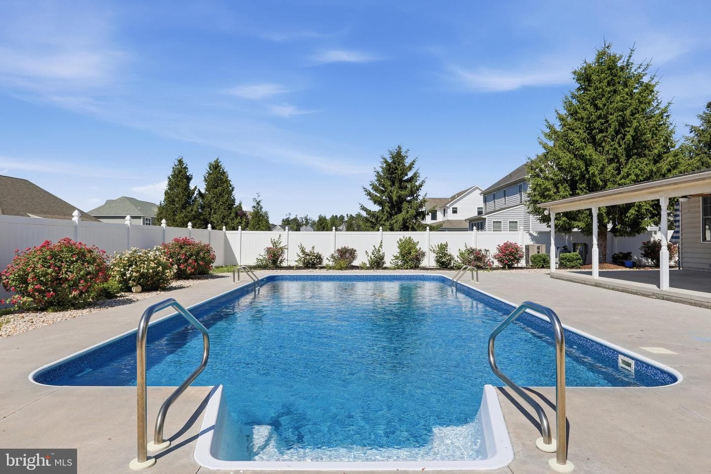 2419 Somerset Road photo 17