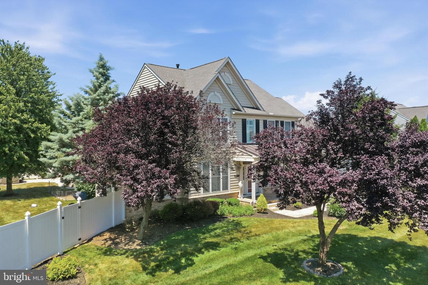 2419 Somerset Road photo 3