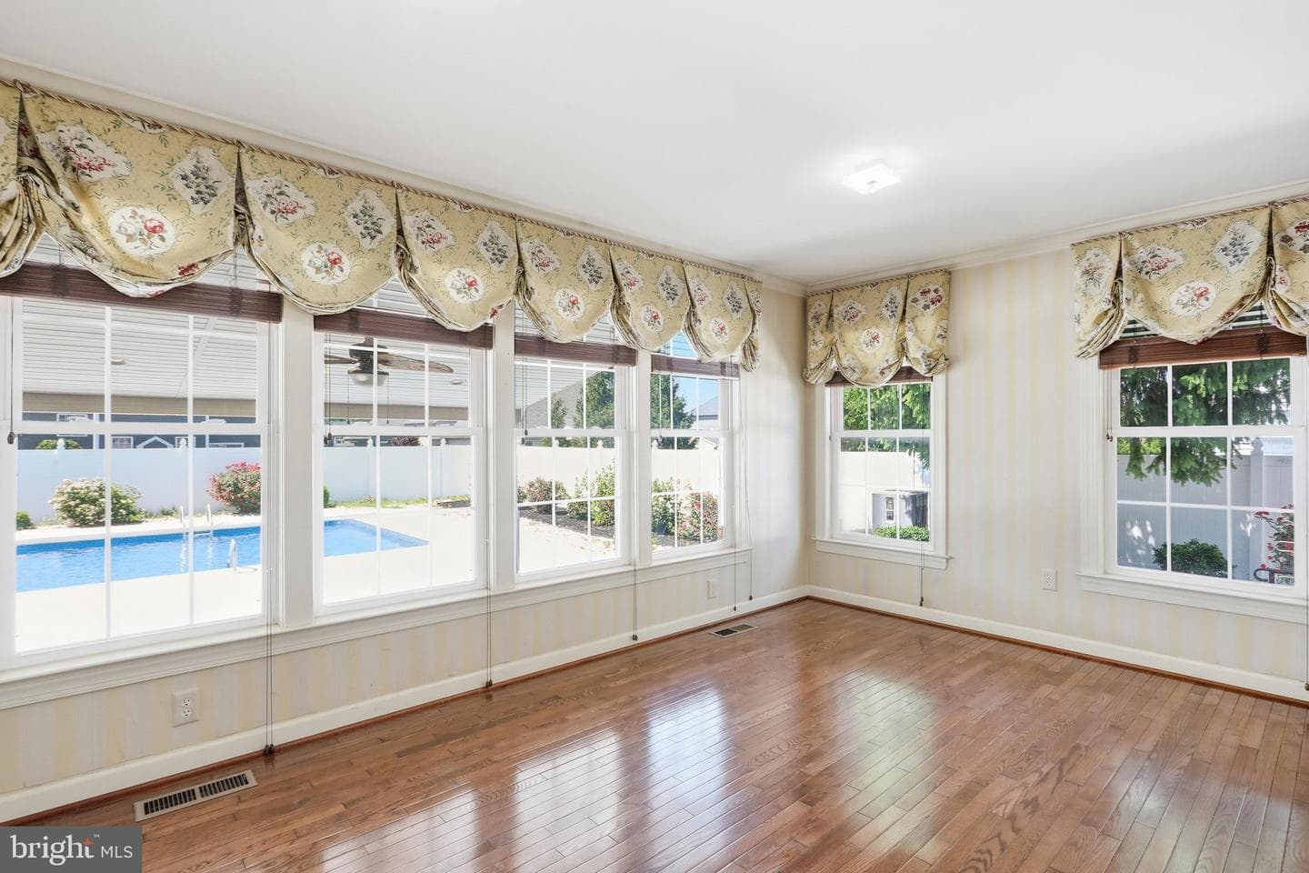 2419 Somerset Road photo 43