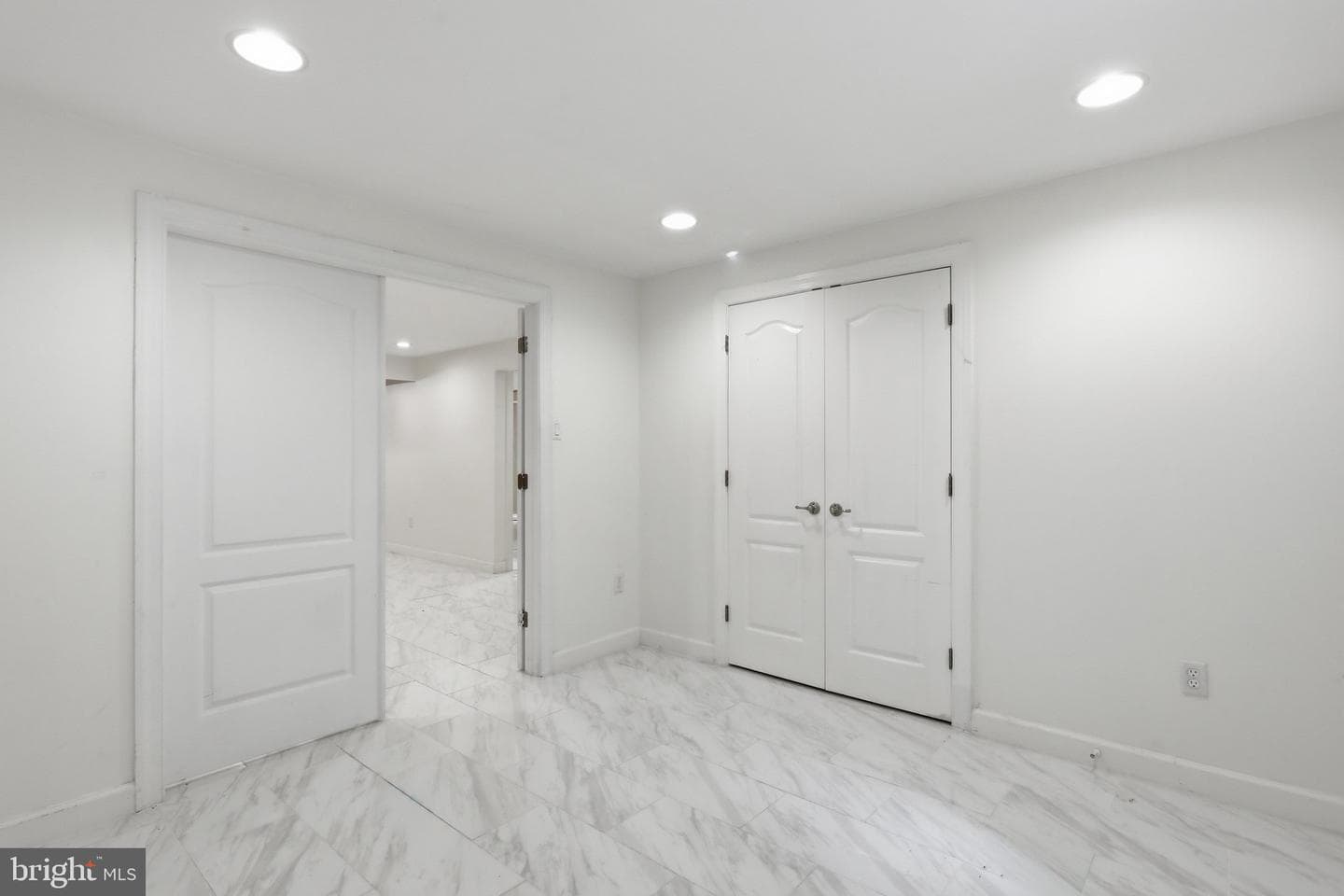2419 Somerset Road photo 77