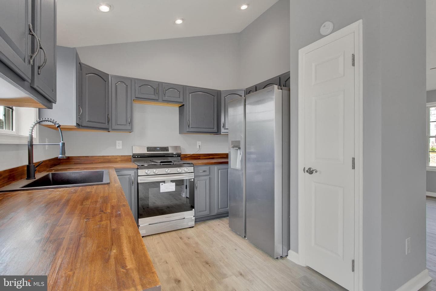 9085 Anthony Highway #5 photo 14