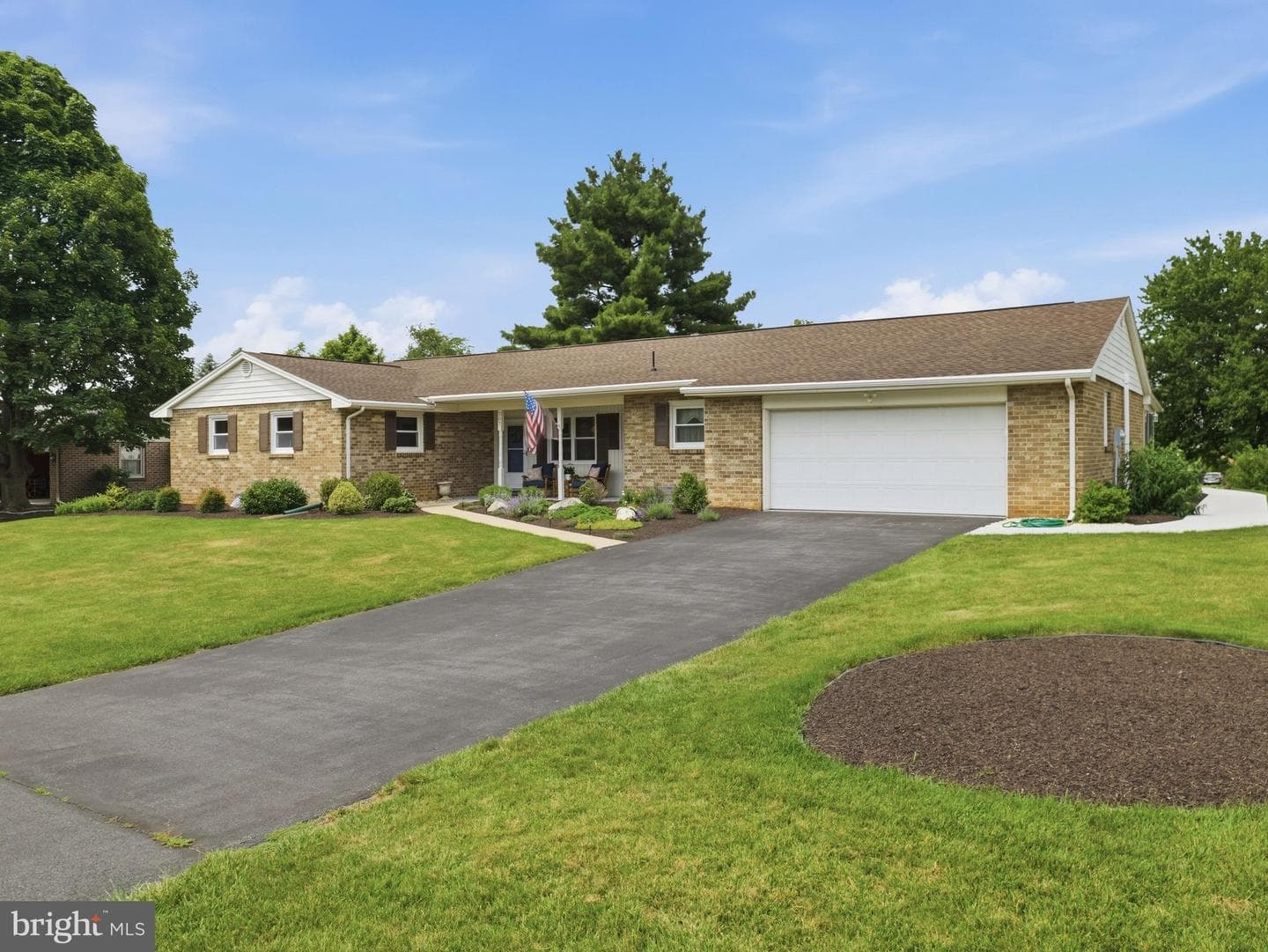 207 Sherwood Drive photo 3