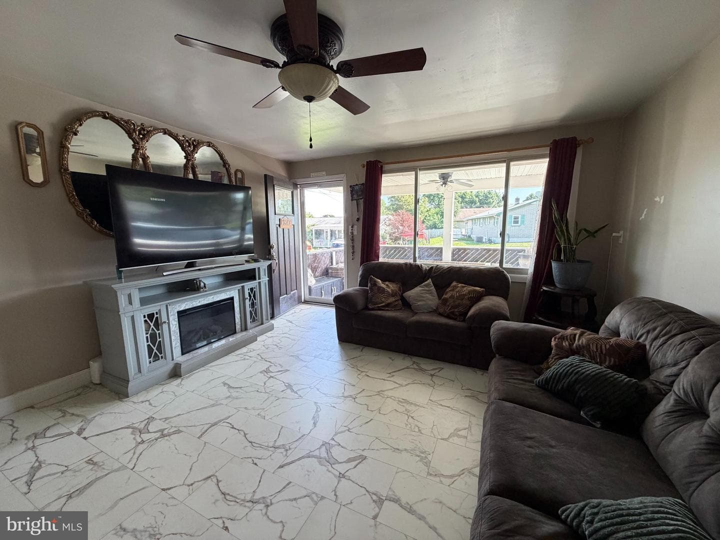 93 Sunny Lane photo 3