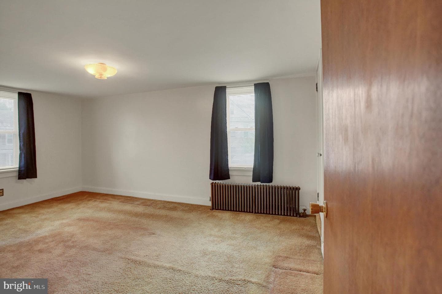 343 W Queen Street photo 16