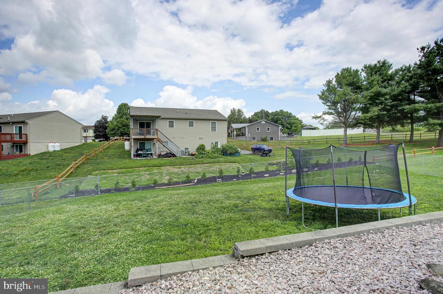 10 Surrey Court photo 44