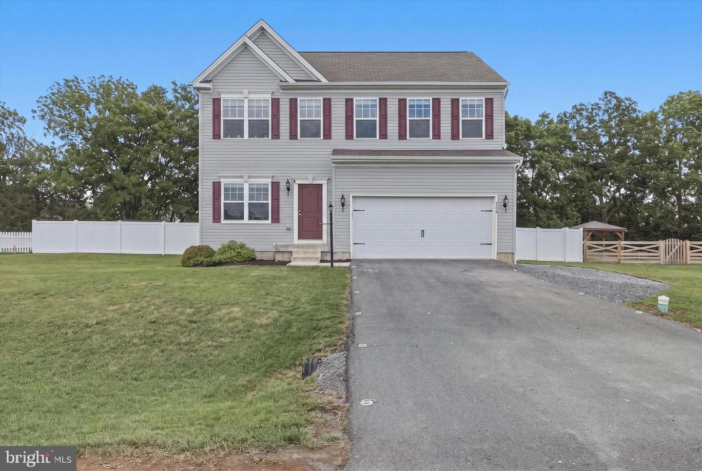 304 Paradise View Drive photo 1
