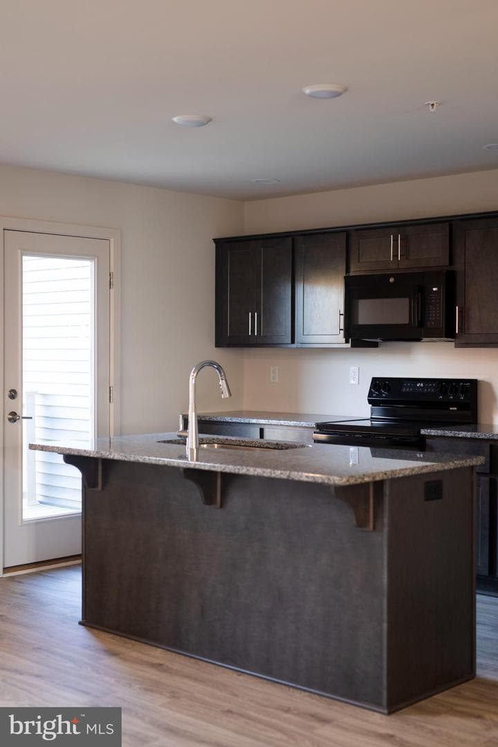 232 Central Way photo 4