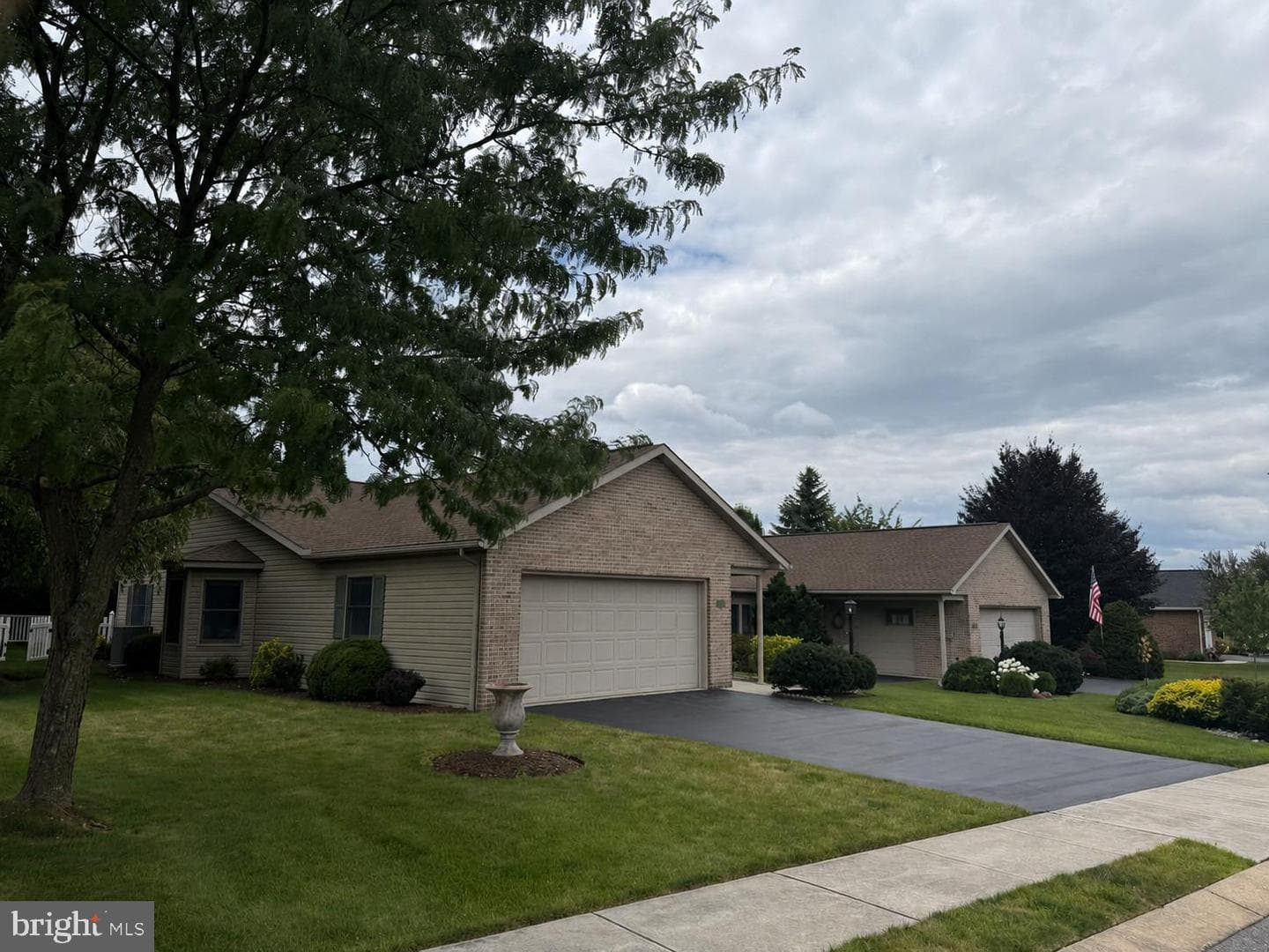 312 Woodvale Drive photo 1
