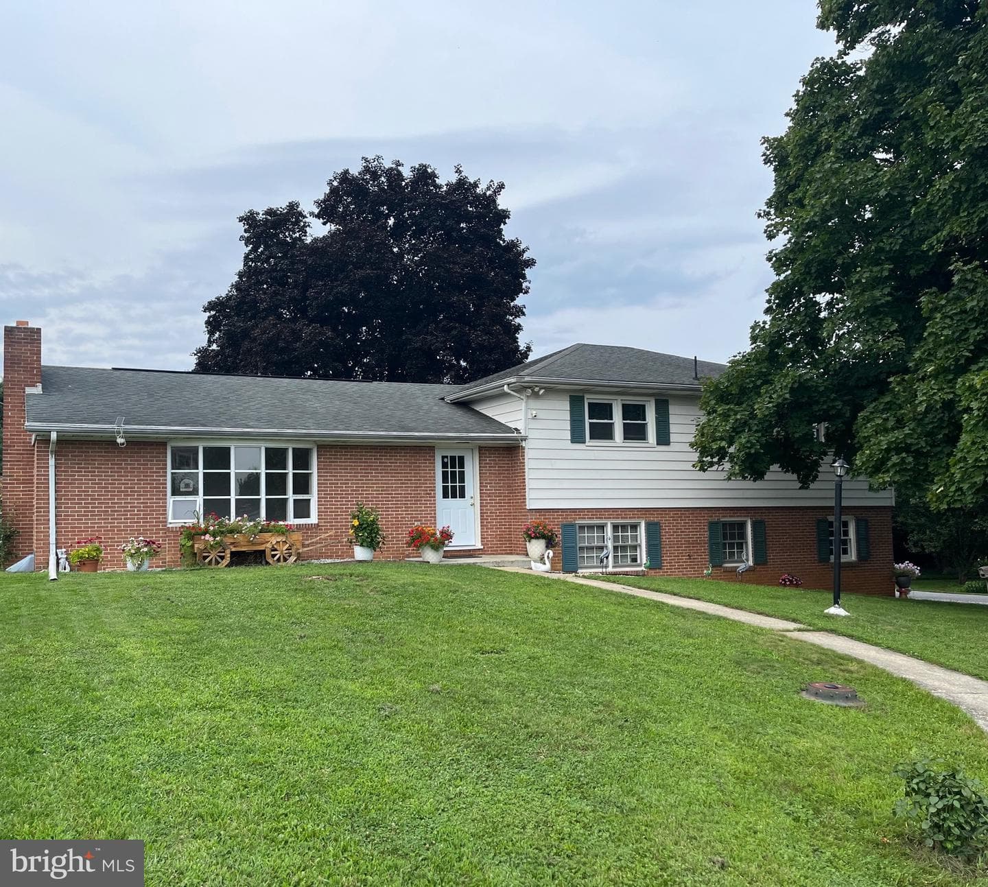 221 Harvest Lane photo 1