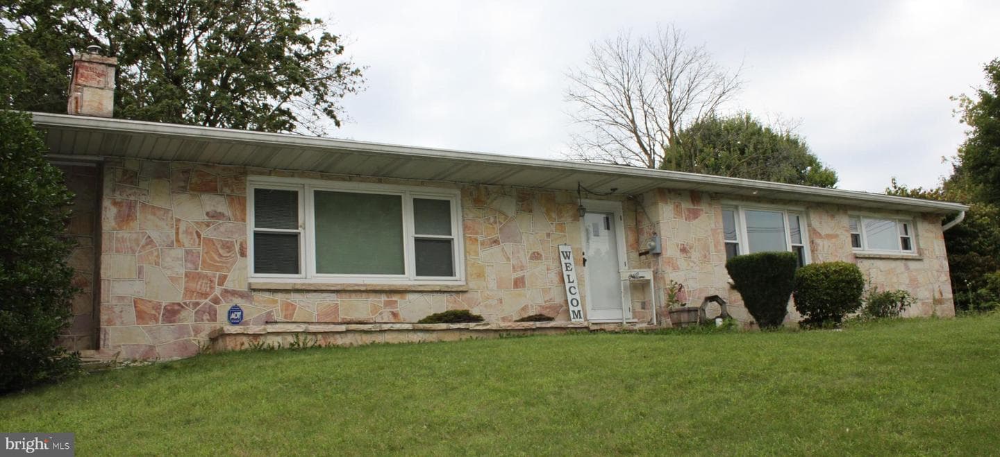 4560 Buchanan Trail East photo 1