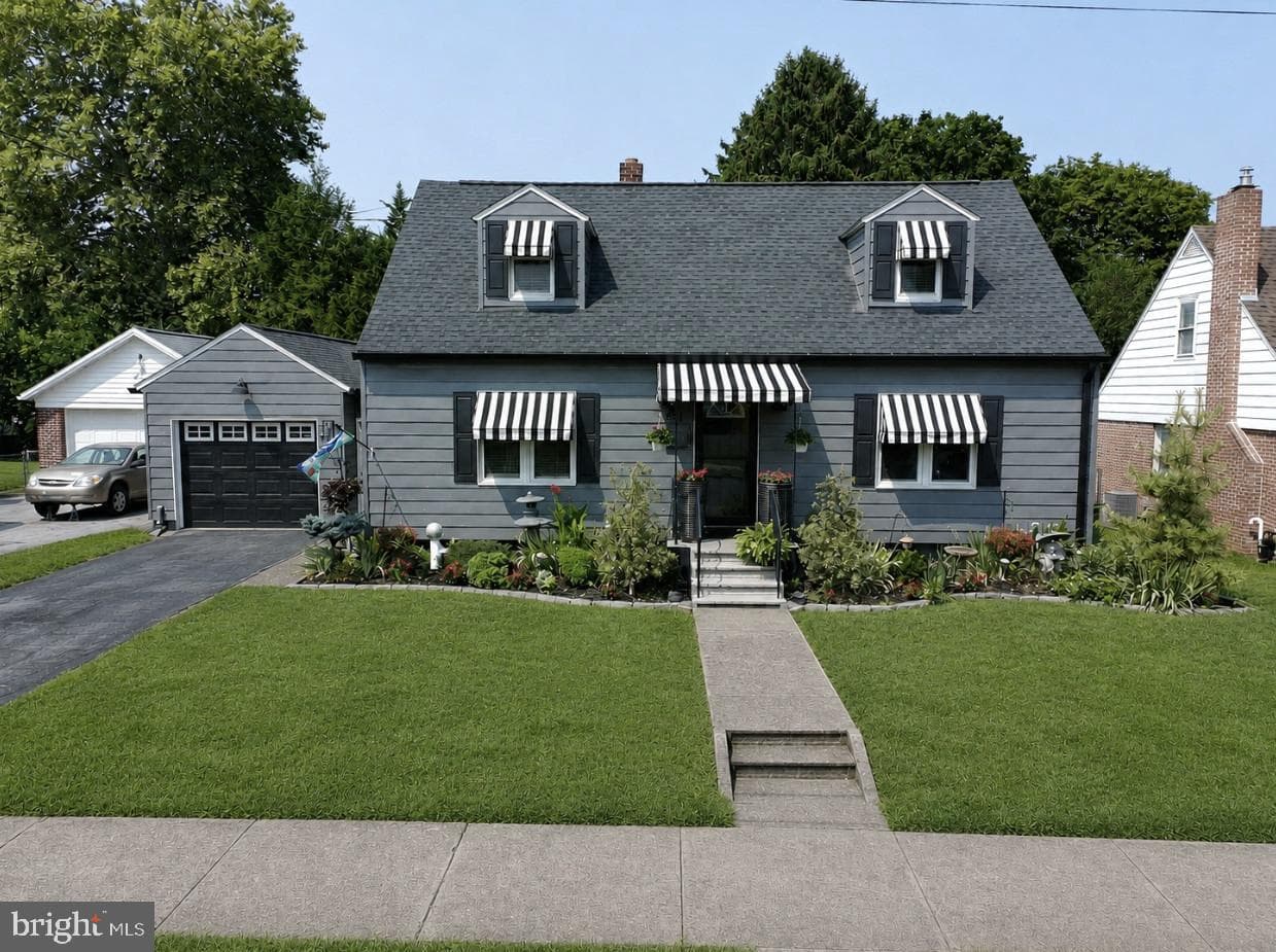 851 Middle Street photo 1