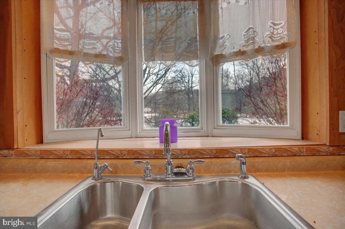 949 Waterfall photo 32
