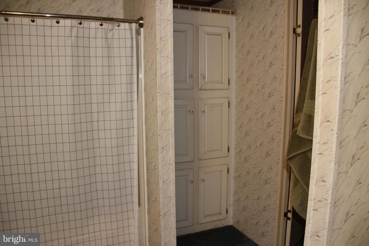 2082 Waterfall Road photo 11