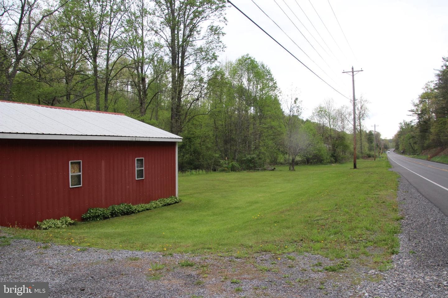 2082 Waterfall Road photo 3