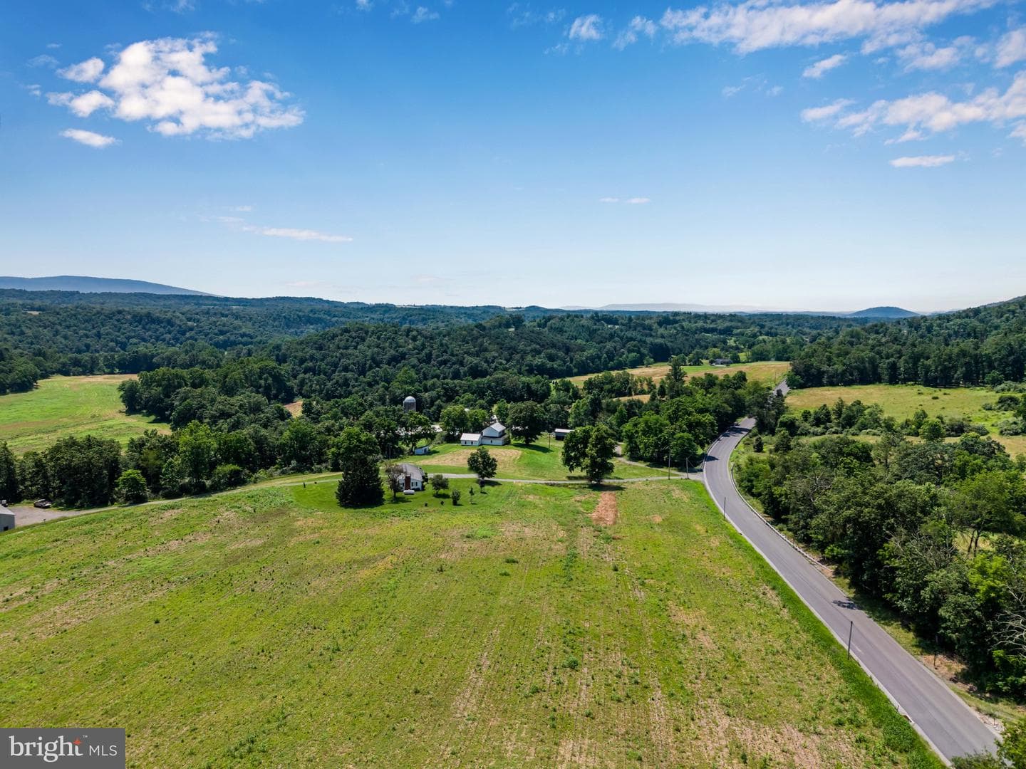 7296 Thompson Road photo 8