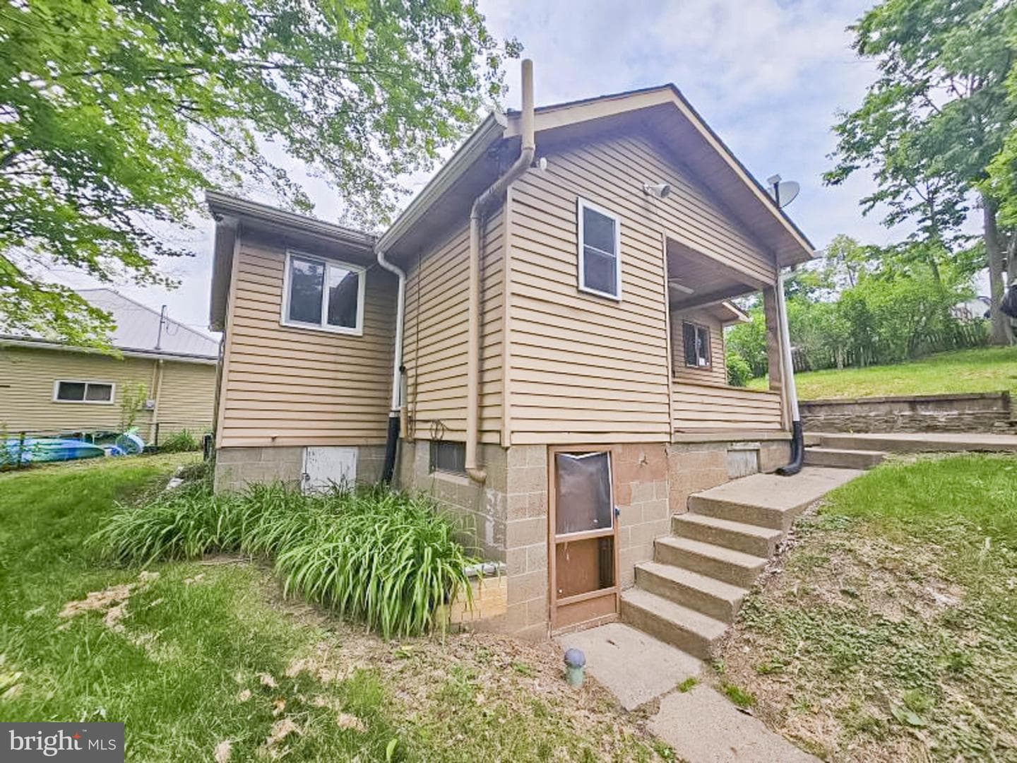 197 Coates Way photo 3