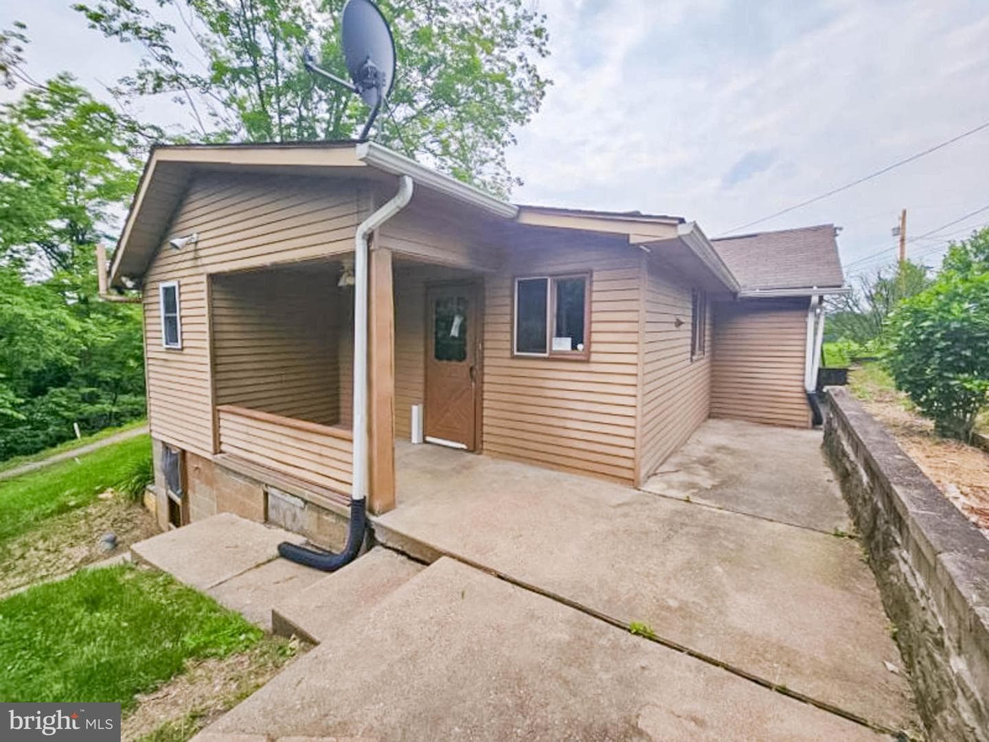 197 Coates Way photo 4