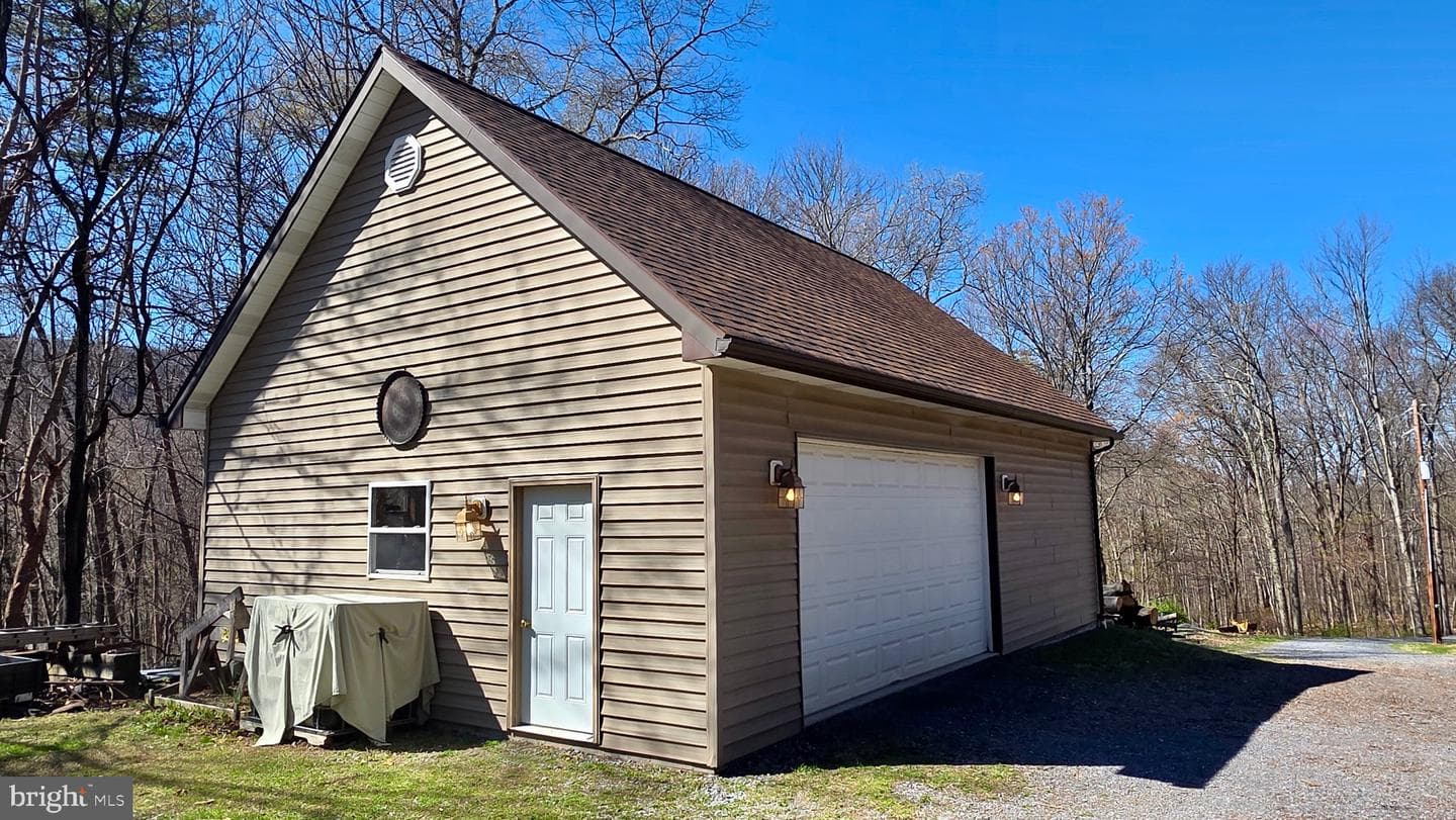 9206 Barkleys Lane photo 12