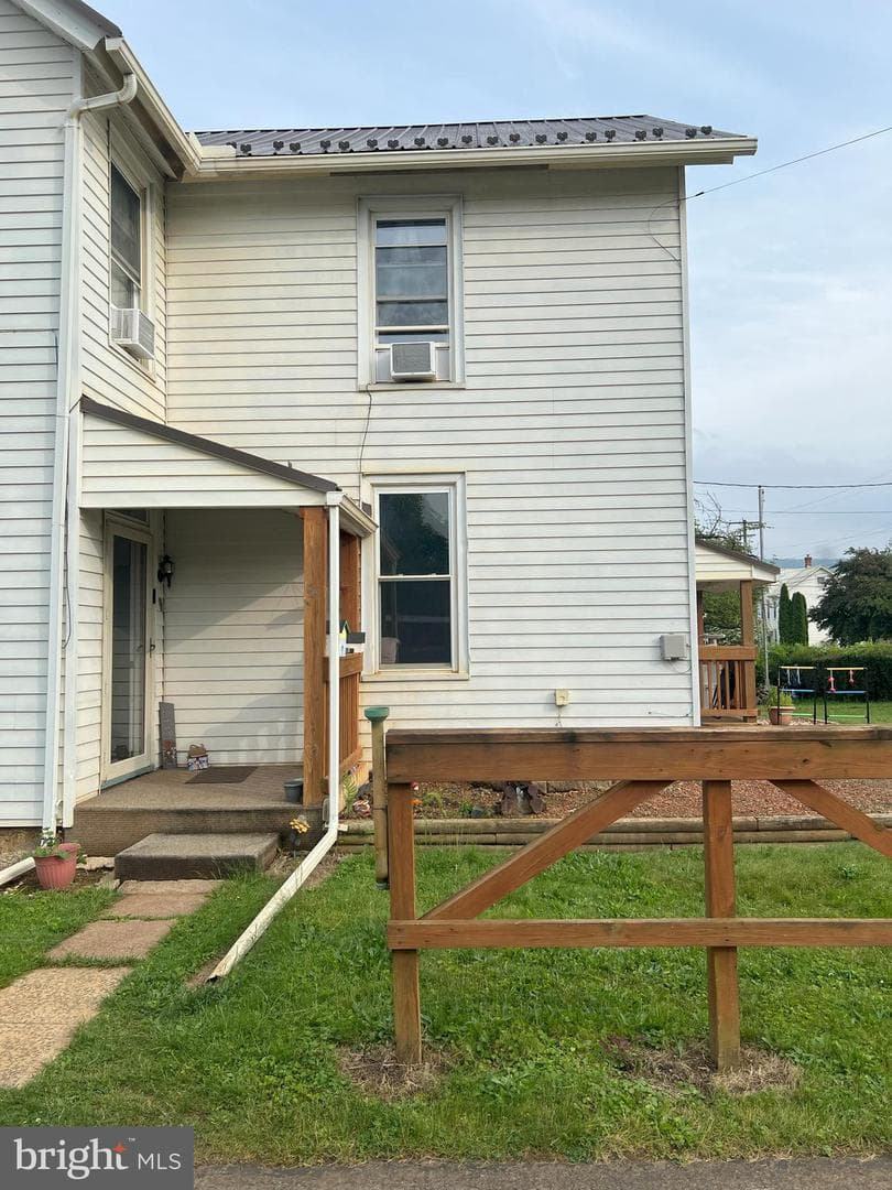304 W Fourth Street photo 3