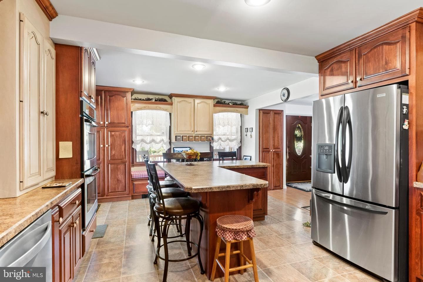 2582 Middle Road photo 12