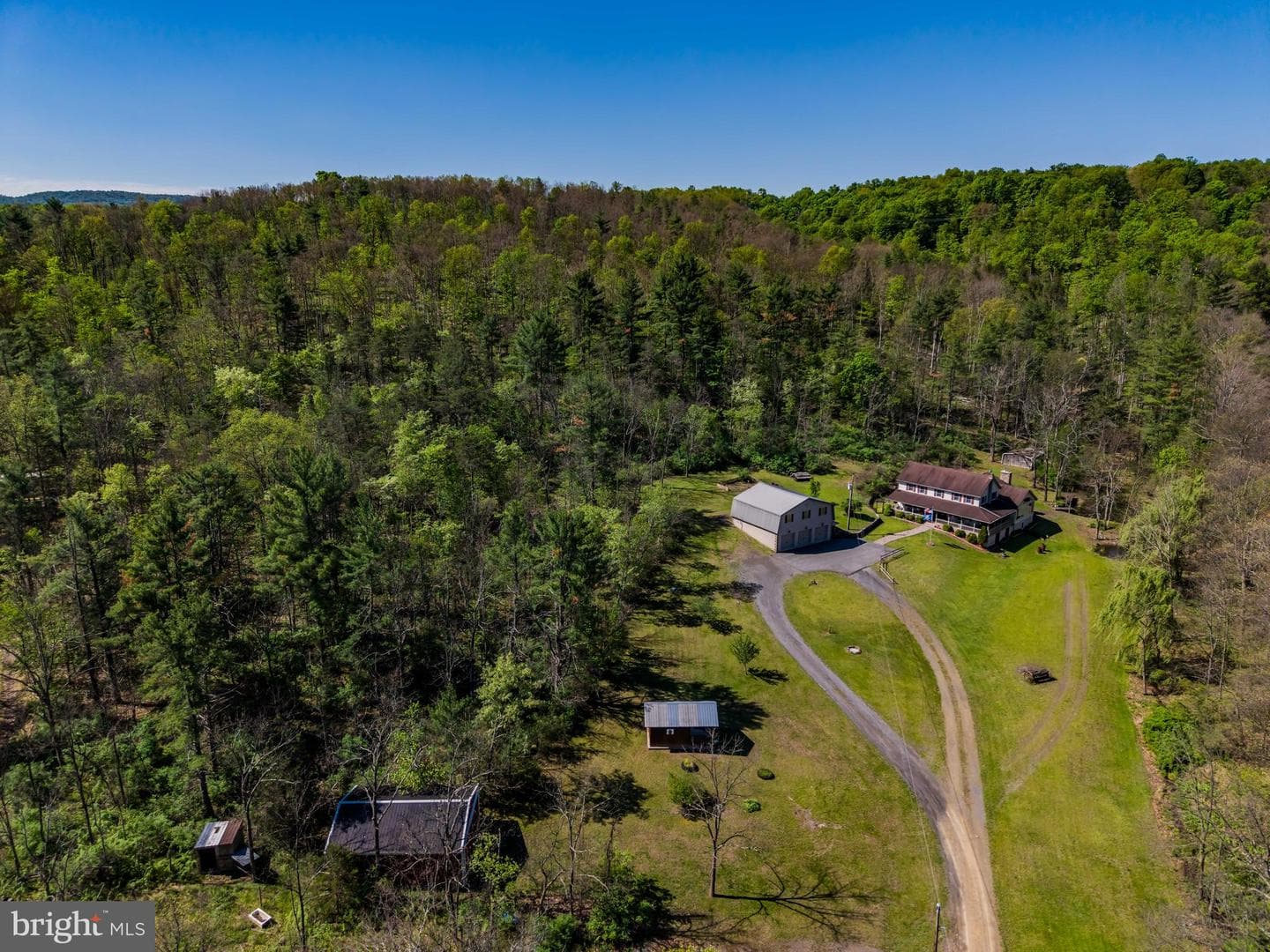 2582 Middle Road photo 57