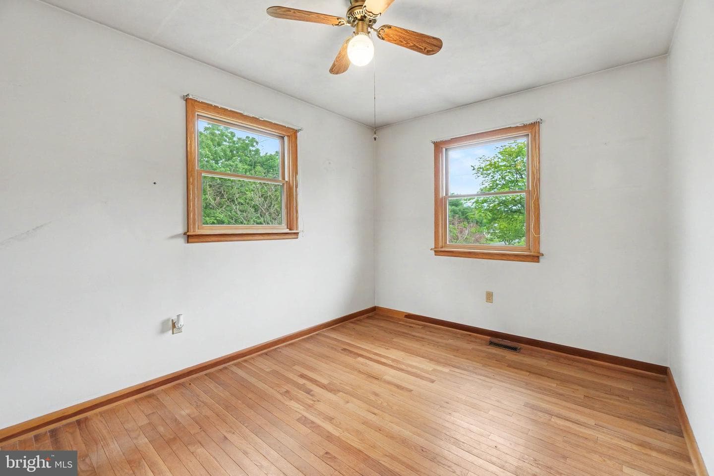 90 Pine Maple Street photo 11