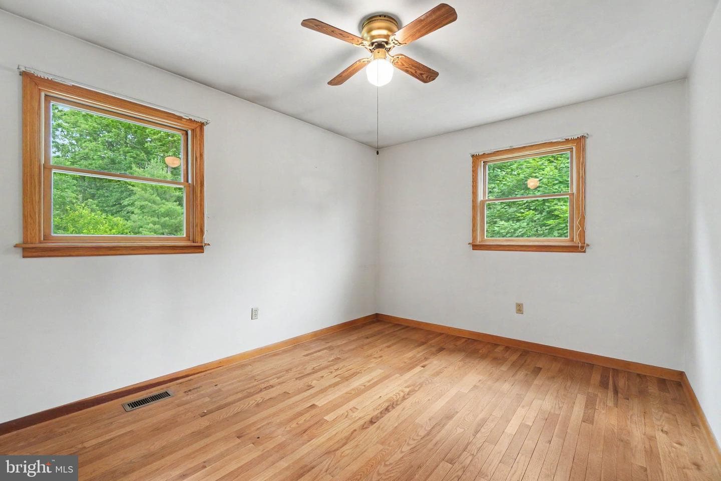 90 Pine Maple Street photo 12
