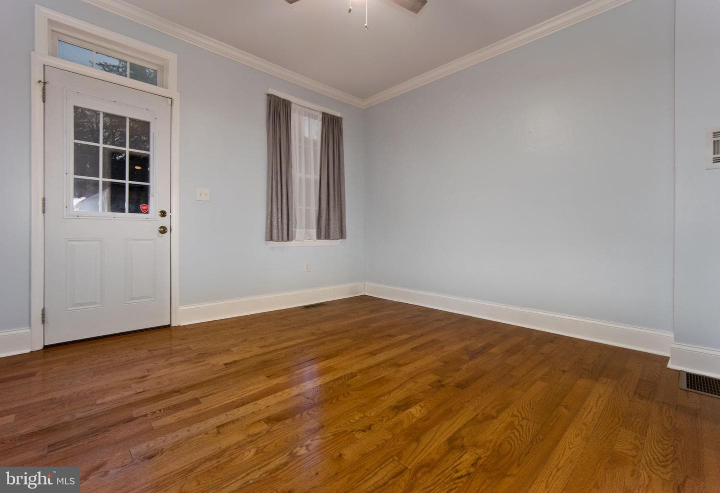 349 E Marion Street photo 2