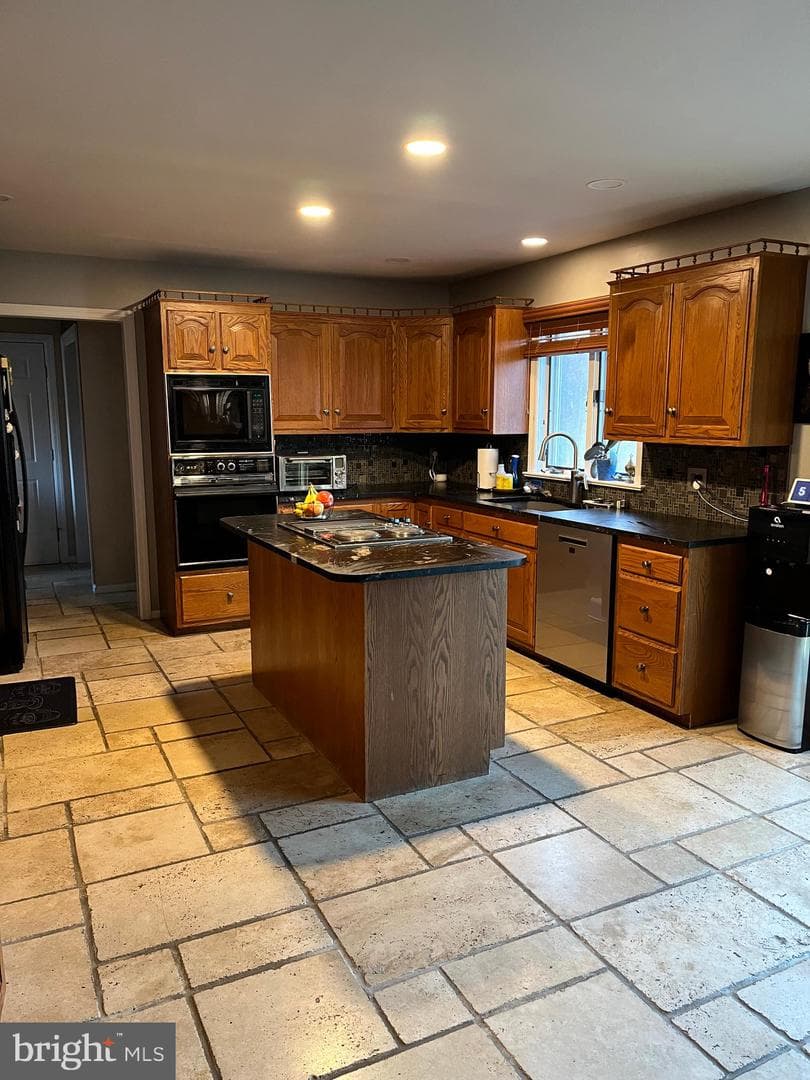 365 Copley Drive photo 4