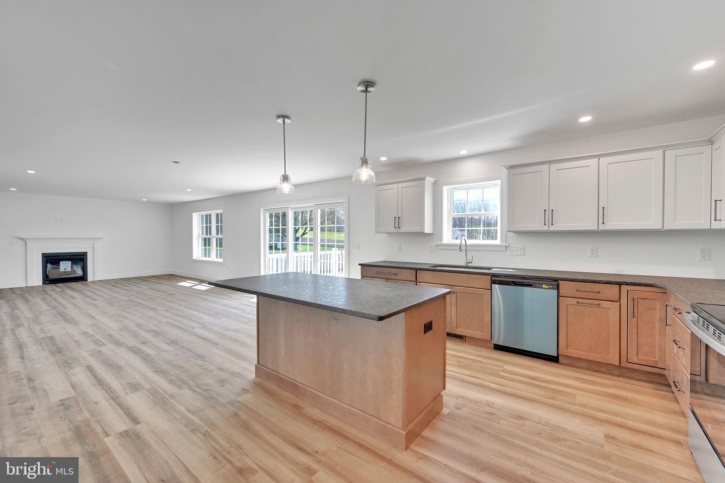 327 W Fritz Avenue photo 10