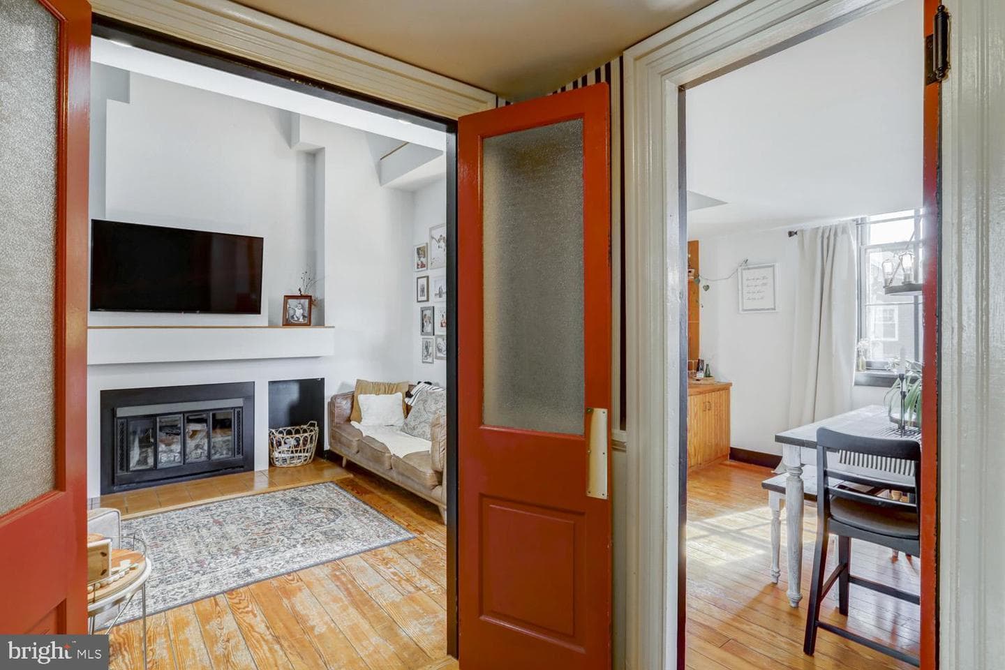 102 W Walnut Street photo 6