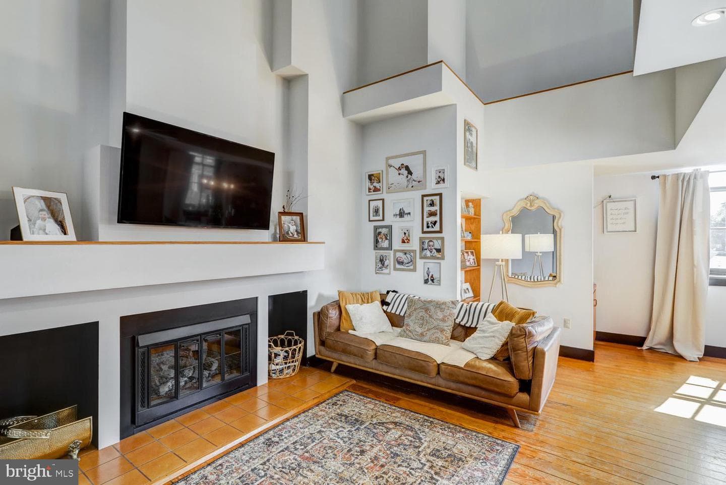 102 W Walnut Street photo 8