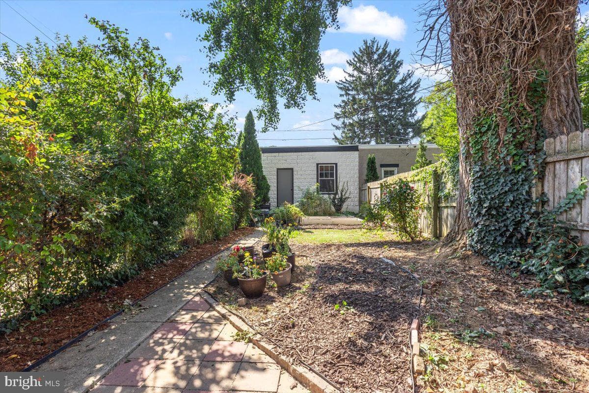 238 E Clay Street photo 35