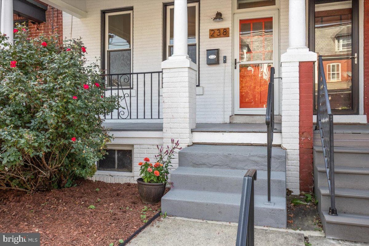238 E Clay Street photo 5