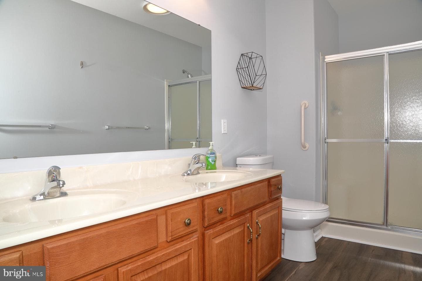 9 York Court photo 24