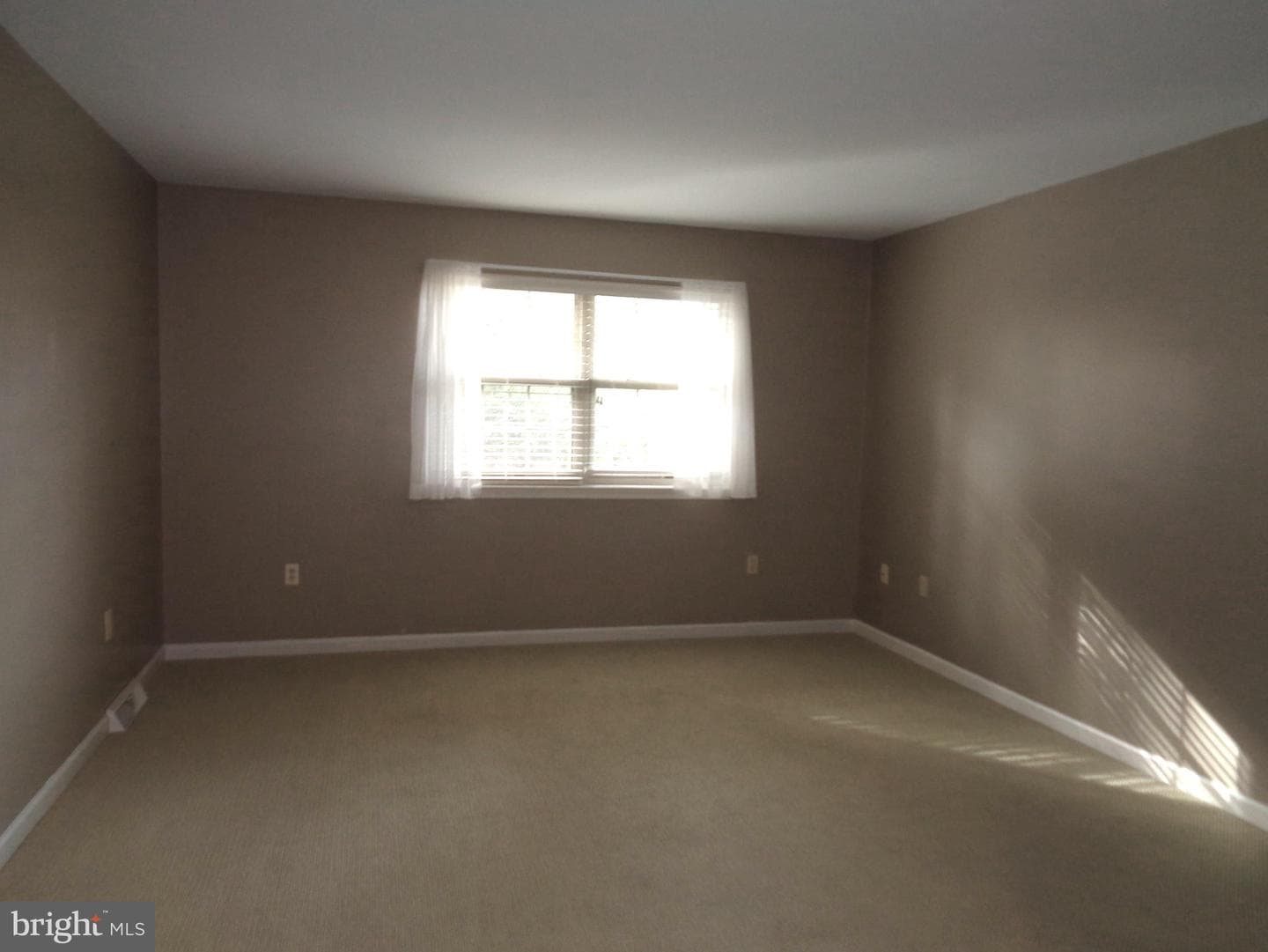 142 Langley Square photo 14