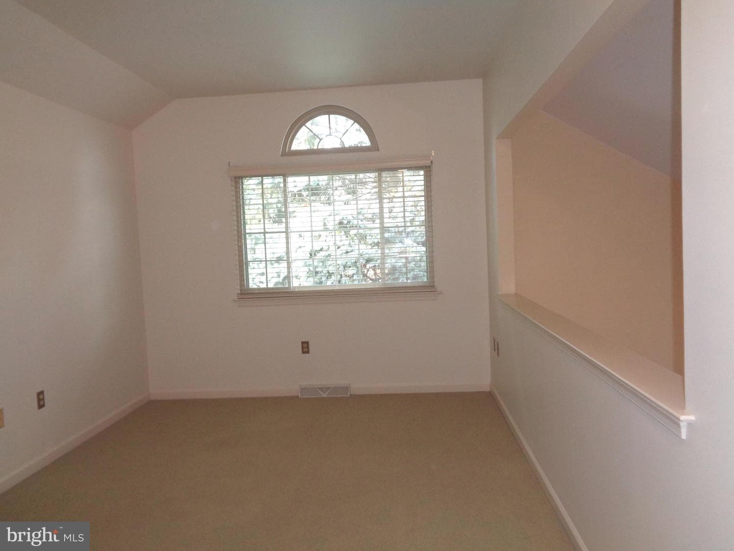 142 Langley Square photo 23