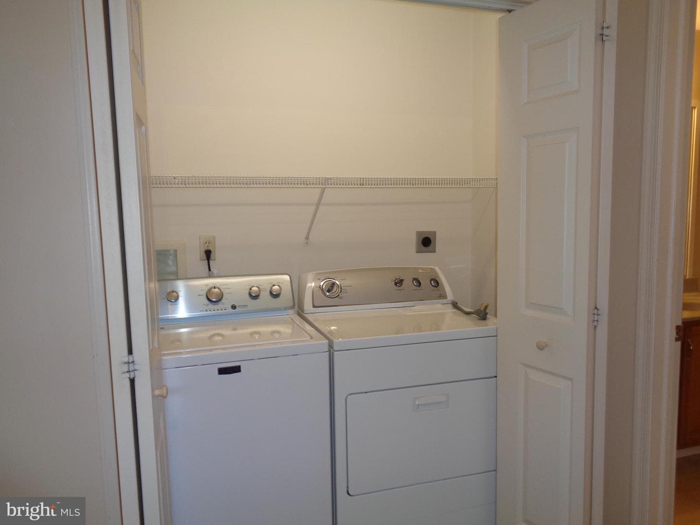 142 Langley Square photo 9