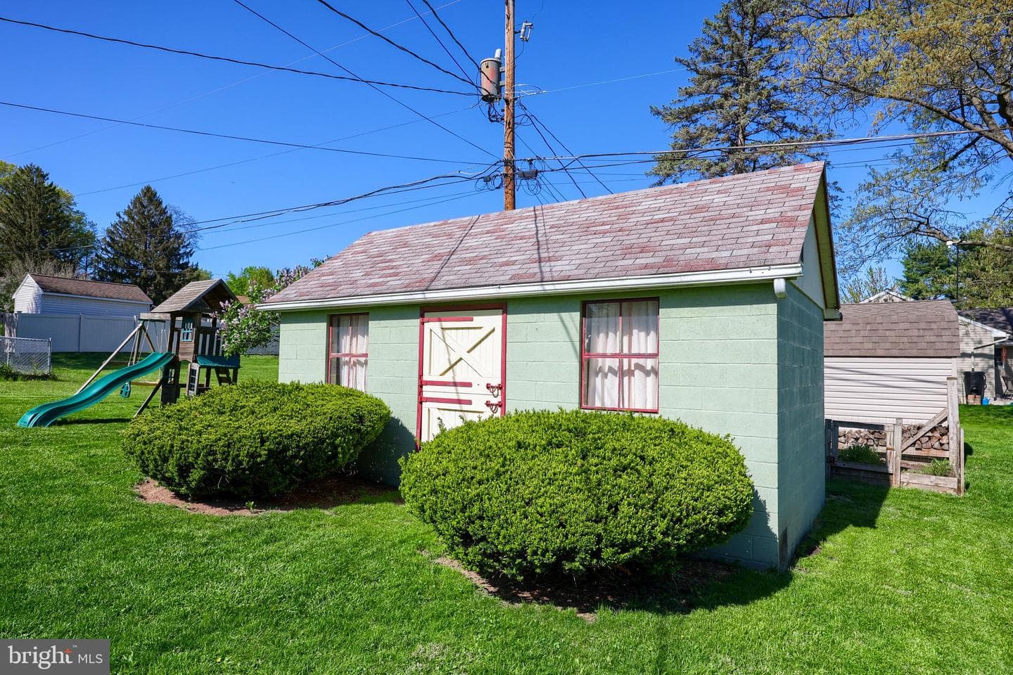 525 Highlawn Avenue photo 32