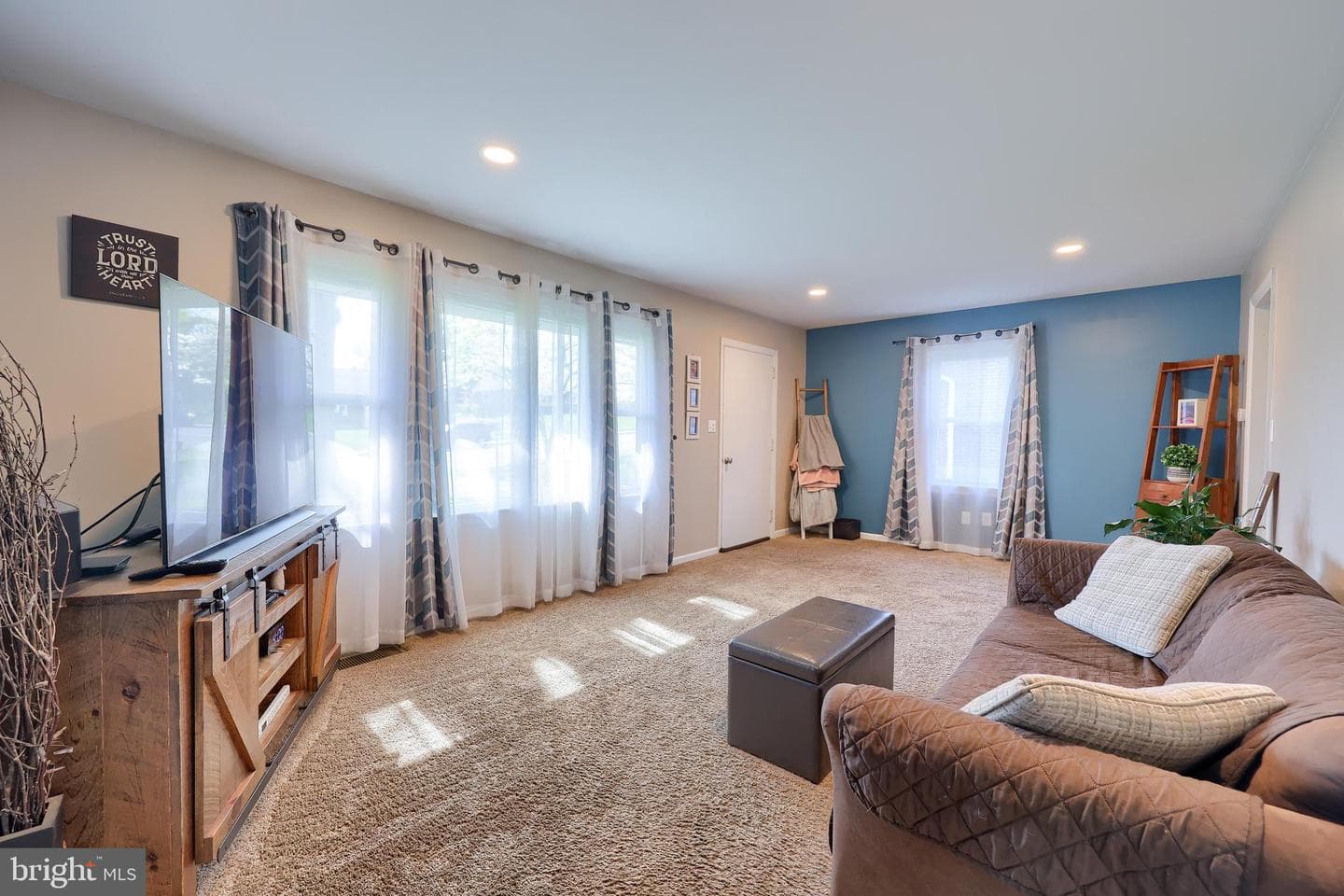 525 Highlawn Avenue photo 8
