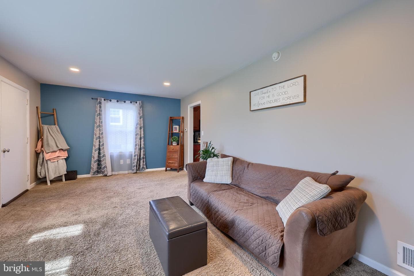 525 Highlawn Avenue photo 9