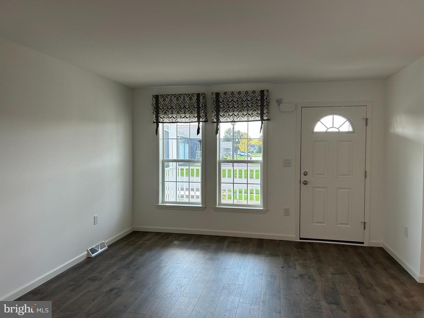 466 Eastwood Lane photo 4